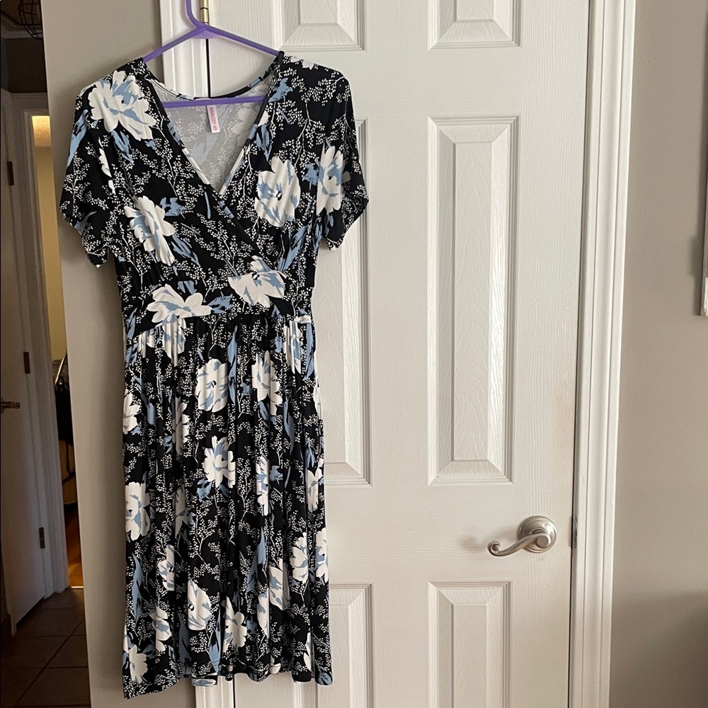 Chic Black and White Floral Midi Dress